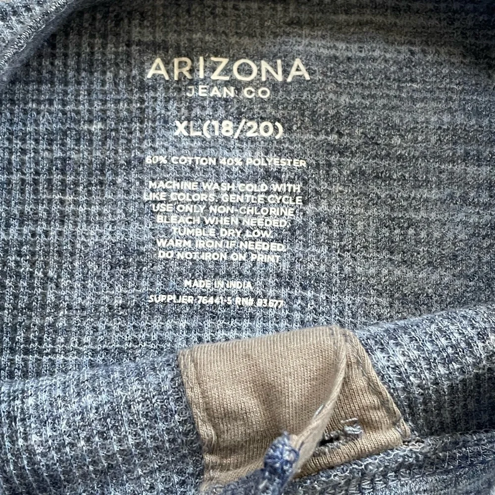 Boys - Arizona Blue 2-Button Crew Neck Thermal - Size XL (18-20)